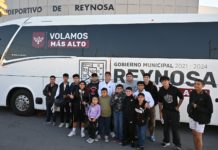 Apoya Carlos Peña Ortiz a equipo de Karate para torneo Estatal