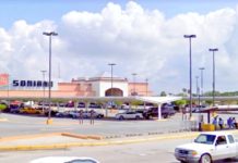 Rateros se roban unidad de estacionamiento de centro comercial