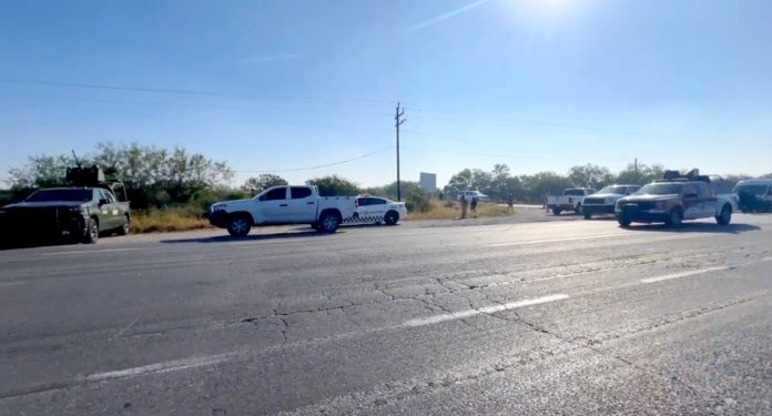 Reportan presuntos cadáveres tirados en carretera San Fernando-Reynosa (3)