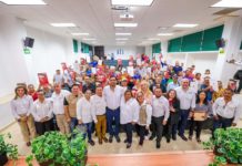 Entregaron Escrituras de Propiedad Alcalde Carlos Peña Ortiz y Delegado de ITAVU Germán Fernández Guzmán