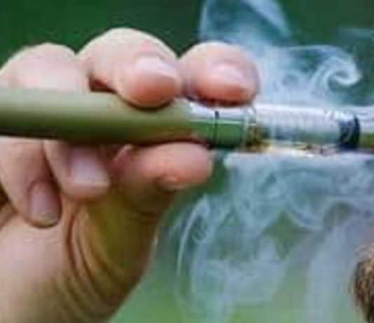 A pesar de estar prohibido incrementa el uso de vapeadores entre jóvenes