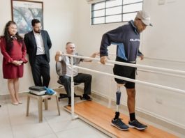 Entregan prótesis de extremidad inferior a pacientes del CRI