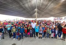 Gozaron en fraccionamiento Miravalle una Navidad Imparable con Carlos Peña Ortiz