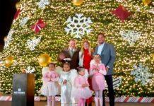 Alcalde Carlos Peña Ortiz, enciende mega pino de navidad en Reynosa