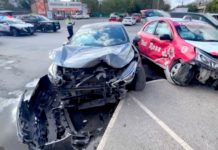Aparatoso accidente vial deja cuantiosos daños materiales