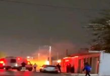 Bomberos acuden a sofocar incendio en una vivienda en colonia popular