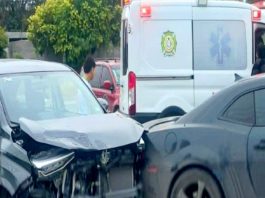 Choque deja un lesionado y daños en colonia La Petrolera