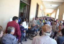 Se inconforman adultos mayores por falta de información en Bienestar Social