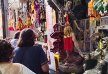 Gran afluencia de personas que compran para hacer sus rituales de Fin de Año y Año Nuevo