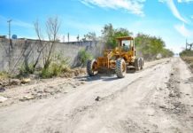 Realizan rehabilitación con caliche en fraccionamiento Unidos Avanzamos