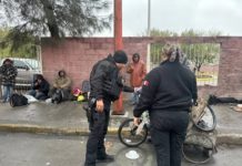 Entregó Guardia Estatal de Género cobijas y alimentos a ciudadanos
