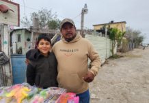 “Carlos Peña Ortiz nos trajo Roscas, cobijas y nos puso nuevas lámparas” Sra. Melissa