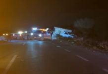 Aparatoso accidente en tétrica carretera deja cuantiosos daños materiales