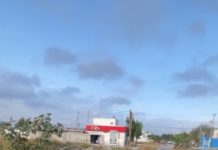 Caen ocupantes de una unidad a dren de aguas negras en Los Almendros