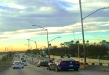 Chocan unidades en concurrida carretera y dejan solo daños materiales