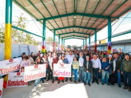 Sigue Carlos Peña Ortiz entregando Becas en colonias de Reynosa