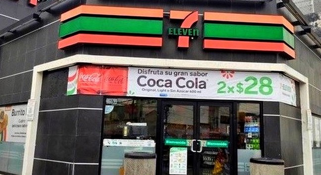 Ratero amaga a empleados para saltar tienda y se lleva el dinero