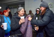 Brinda Alcalde Carlos Peña Ortiz apoyo a la comunidad en hospitales y casa por casa