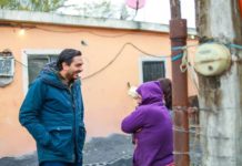A pesar del frío atenazante reciben familias a Carlos Peña Ortiz