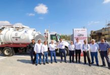Refuerza el Alcalde Carlos Peña Ortiz labor de COMAPA con entrega de camión Vactor