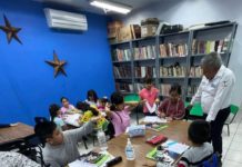 Estudiantes que reciben clases de reforzamiento en Matemáticas en el TAMUL