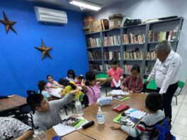 Estudiantes que reciben clases de reforzamiento en Matemáticas en el TAMUL