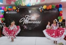 Celebran coronación en Fiestas Mexicanas