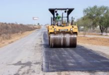 Supervisan obra de rehabilitación de pavimento asfáltico en la calle Rancherías-Comales