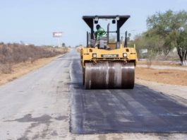 Supervisan obra de rehabilitación de pavimento asfáltico en la calle Rancherías-Comales