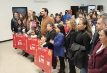 Alcalde Carlos Peña Ortiz, entrega estímulos dentro del programa Pequeños Héroes