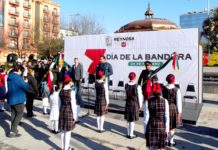 Alumnos de escuelas públicas y privadas fueron abanderados en el día de la bandera