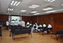 Ofrece la SS curso de inducción a 10 médicos y 6 dentistas