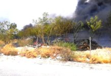 Registran incendio en predio baldío con llantas y basura