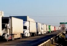Transportistas temen por inseguridad al quedar varados en carreteras fronterizas