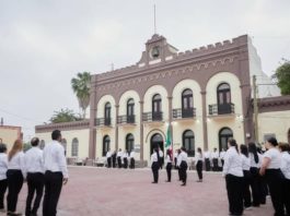 Realizan ceremonia en la explanada de Presidencia Municipal