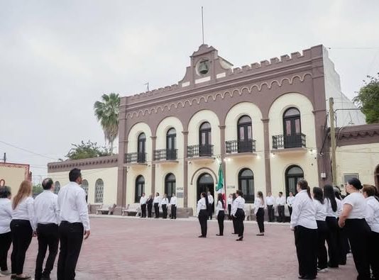 Realizan ceremonia en la explanada de Presidencia Municipal