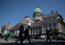 Diputados de Argentina denuncian a Milei por toma de deuda con FMI vía decreto