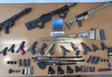 Aseguran oficiales de CBP en Del Río cargamento de armas y municiones