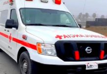 Unidad médica auxilia a persona lesionada tras ser arrollada