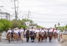 Acompañaron a Carlos Peña Ortiz más de 400 jinetes en Cabalgata del Aniversario de Reynosa
