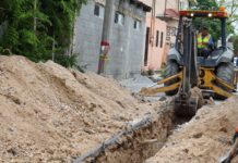 Trabaja COMAPA en la rehabilitación de drenaje sanitario en la colonia Longoria