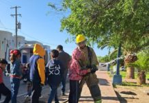 Alumnos de escuela primaria conocen de cerca trabajo de bomberos