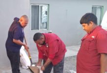 Entregan arena a las familias que viven en condiciones de alto riesgo de inundación