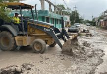 Trabaja COMAPA en retiro de sedimentos en colonias afectadas