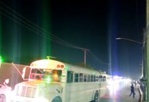 Chocan peceras en concurrida vialidad y dejan daños materiales