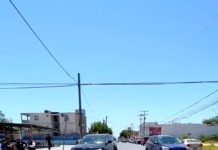 Chocan unidades en concurrida carretera dejando solo daños y caos vial