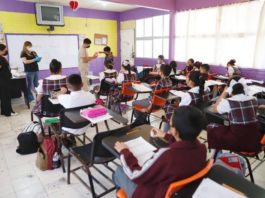 Buscan regular uso de celulares en escuelas