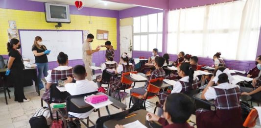Buscan regular uso de celulares en escuelas