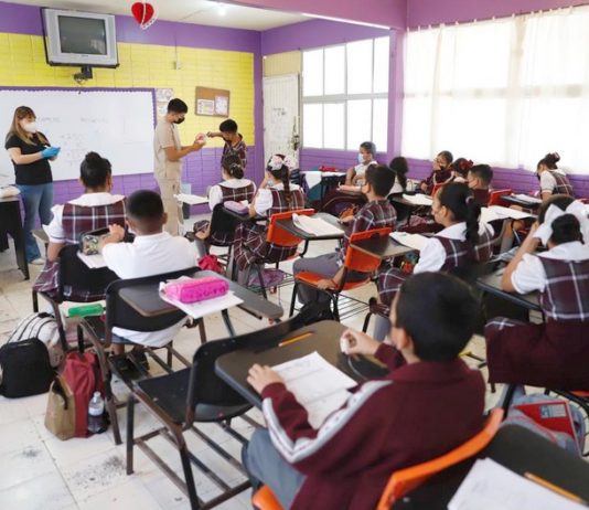 Buscan regular uso de celulares en escuelas