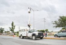 Realizan instalación de alumbrado público
